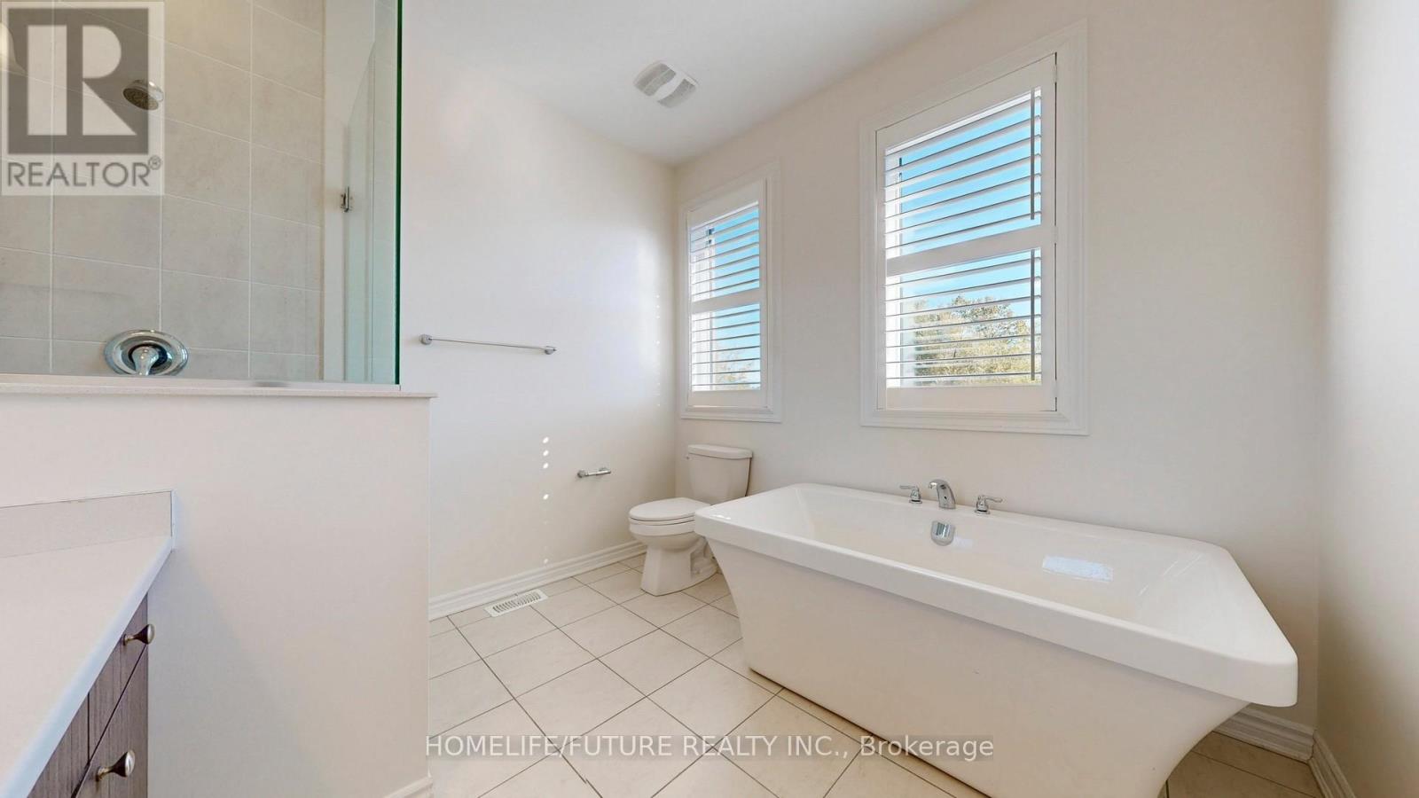 92 Barkerville Drive, Whitby, Ontario  L1P 0L8 - Photo 32 - E12422646