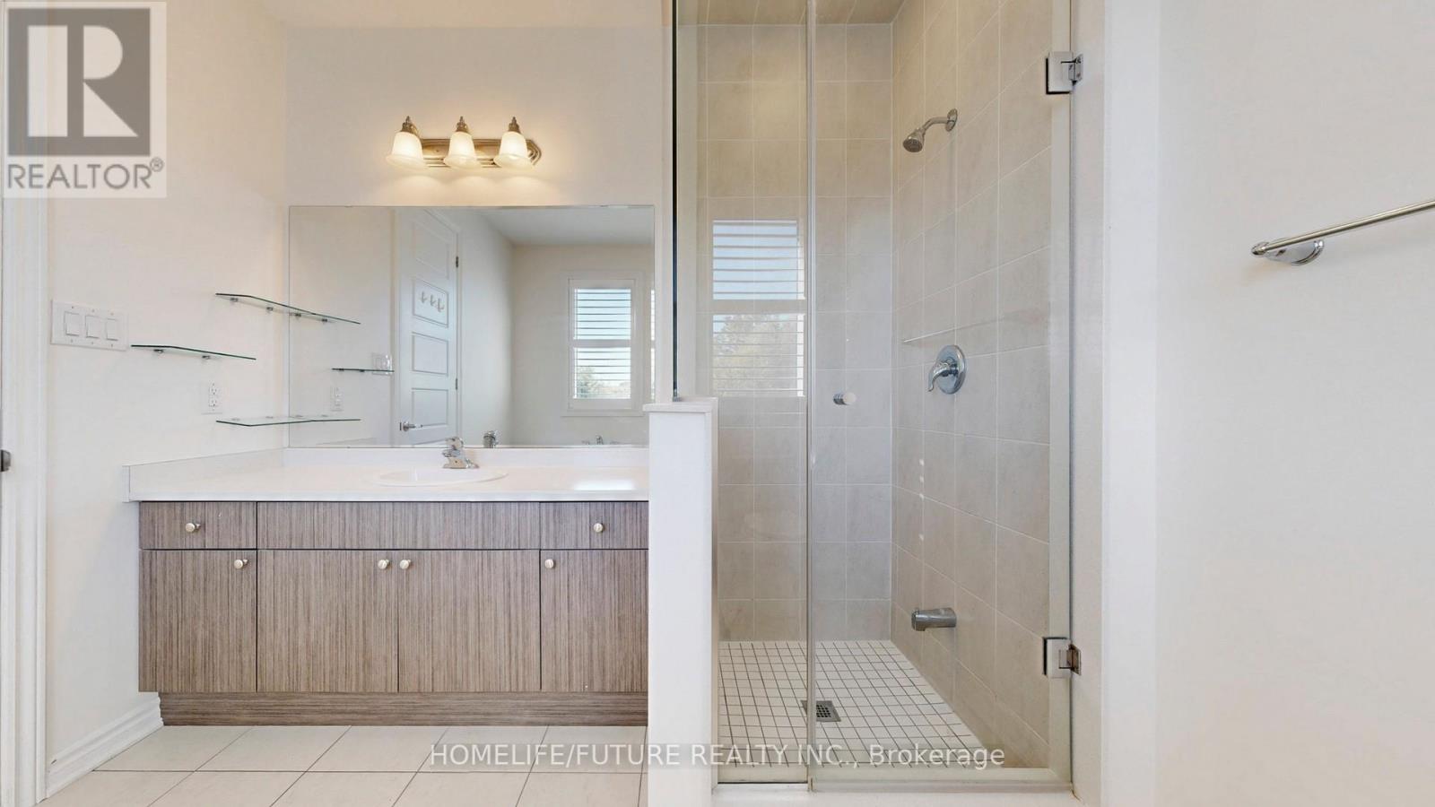 92 Barkerville Drive, Whitby, Ontario  L1P 0L8 - Photo 33 - E12422646