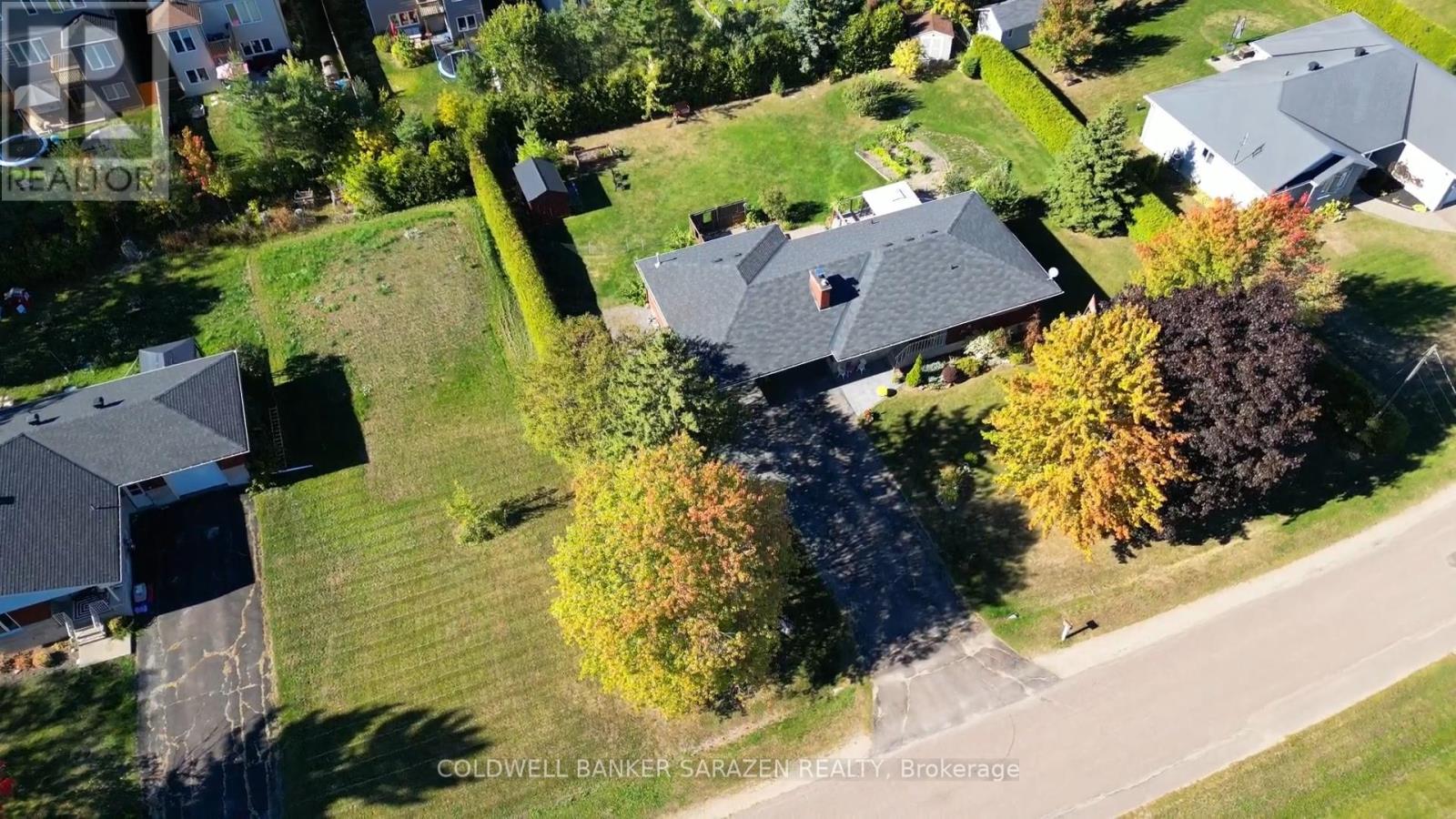 32 Wabalac Drive, Mcnab/braeside, Ontario  K7S 3G9 - Photo 3 - X12421213