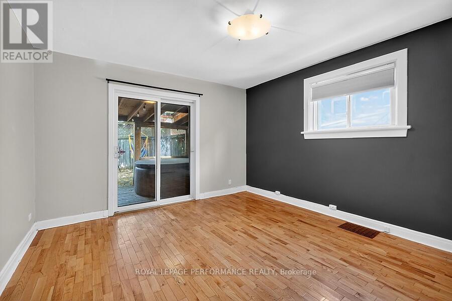 261 Montfort Street, Ottawa, Ontario  K1L 5P1 - Photo 13 - X12421603