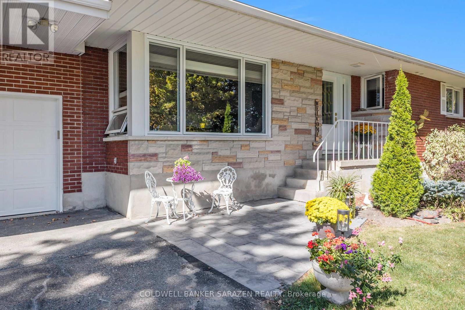 32 Wabalac Drive, Mcnab/braeside, Ontario  K7S 3G9 - Photo 4 - X12421213