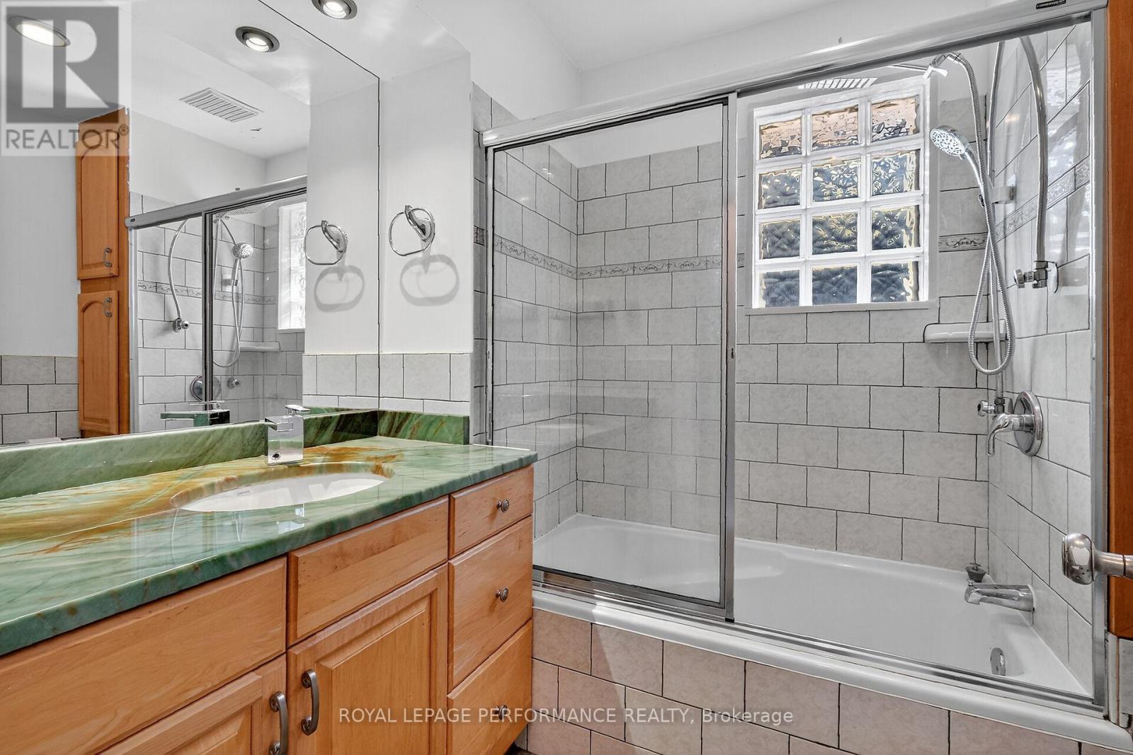 261 Montfort Street, Ottawa, Ontario  K1L 5P1 - Photo 14 - X12421603