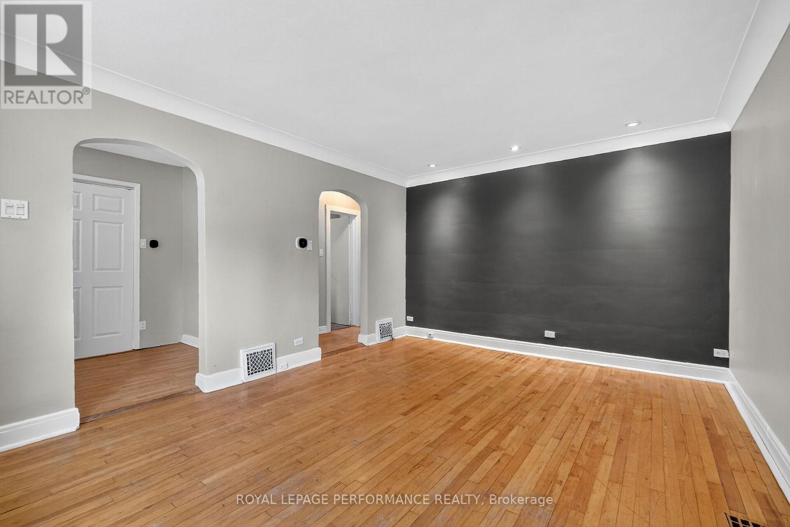 261 Montfort Street, Ottawa, Ontario  K1L 5P1 - Photo 6 - X12421603