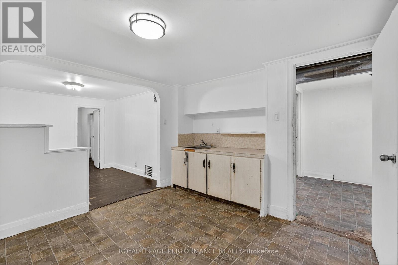 261 Montfort Street, Ottawa, Ontario  K1L 5P1 - Photo 19 - X12421603