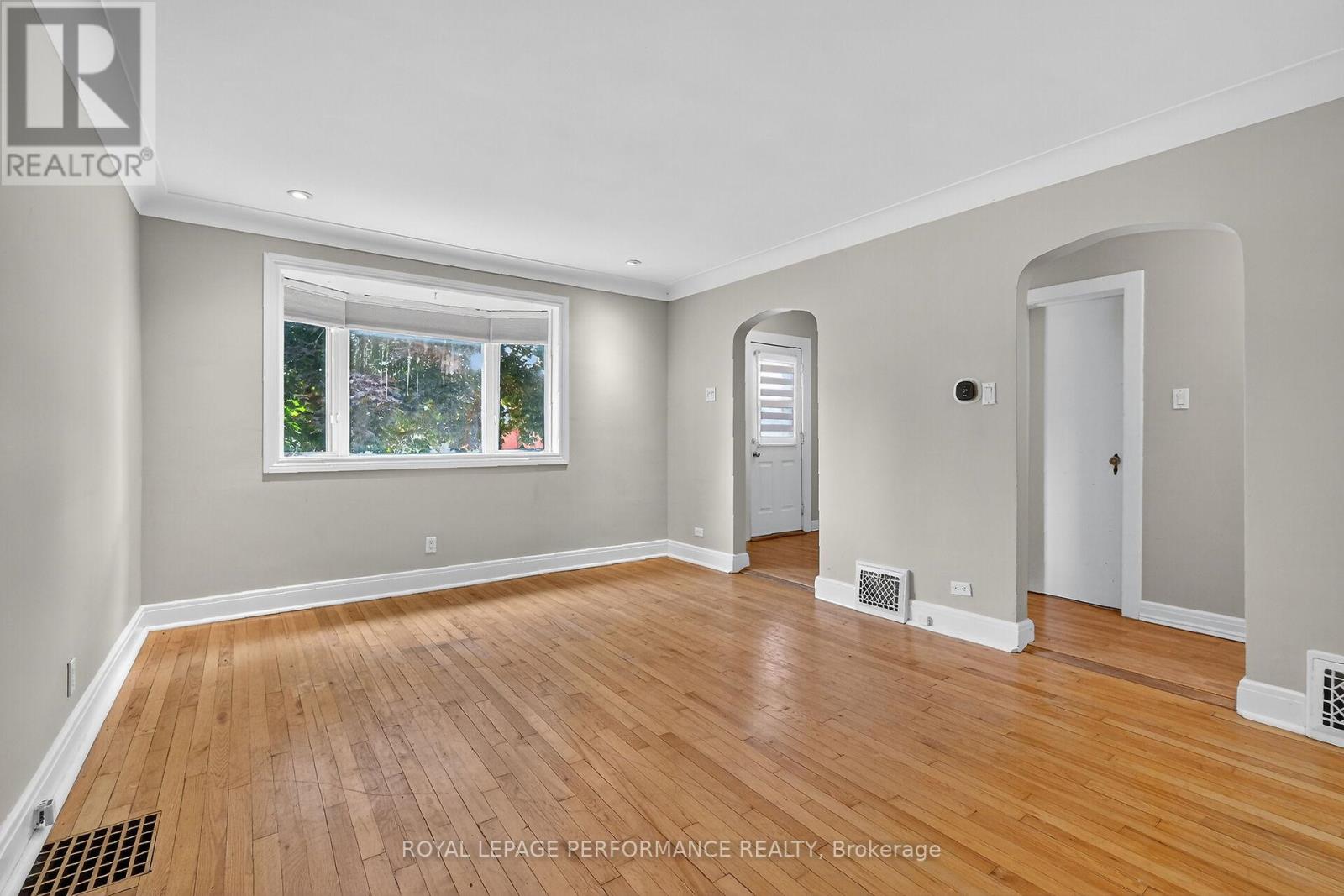 261 Montfort Street, Ottawa, Ontario  K1L 5P1 - Photo 8 - X12421603