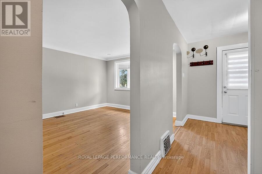 261 Montfort Street, Ottawa, Ontario  K1L 5P1 - Photo 5 - X12421603