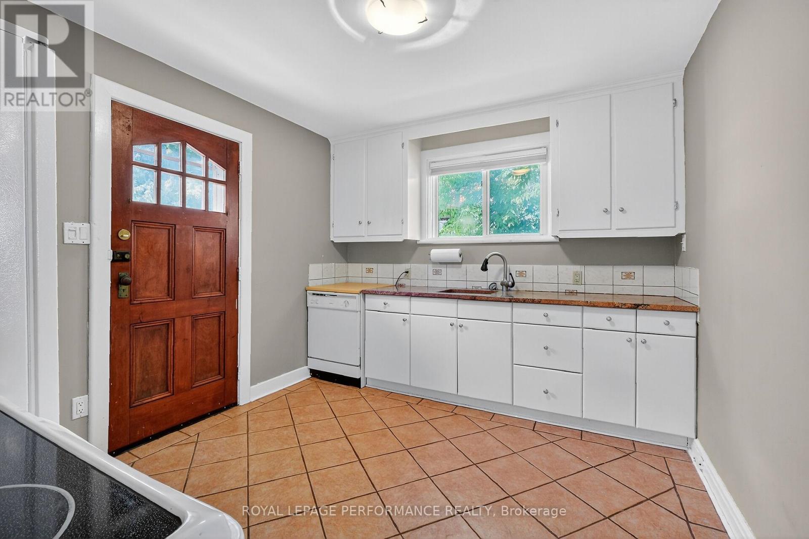 261 Montfort Street, Ottawa, Ontario  K1L 5P1 - Photo 9 - X12421603