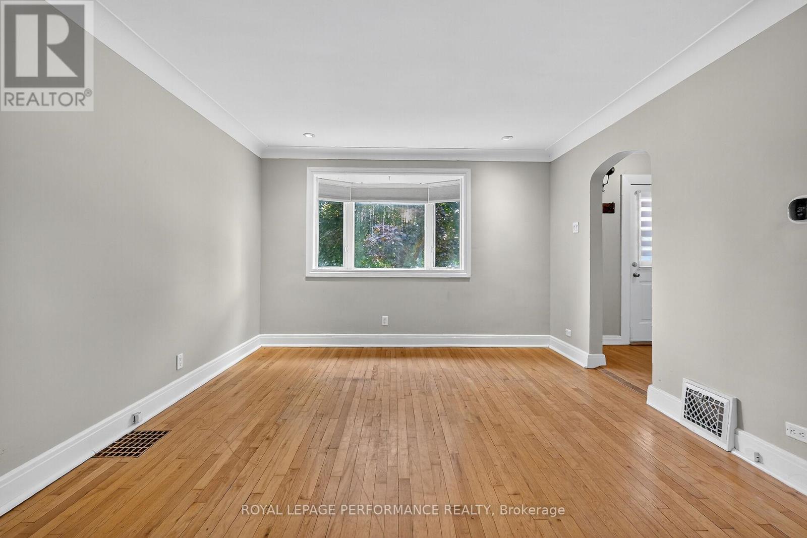 261 Montfort Street, Ottawa, Ontario  K1L 5P1 - Photo 7 - X12421603