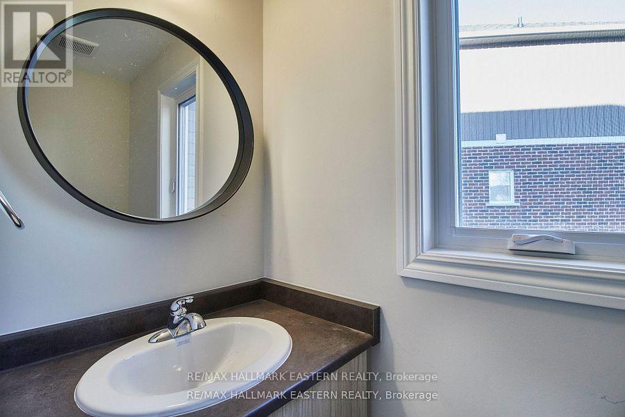 37 Coldbrook Drive, Cavan Monaghan, Ontario  L0A 1G0 - Photo 11 - X12422690