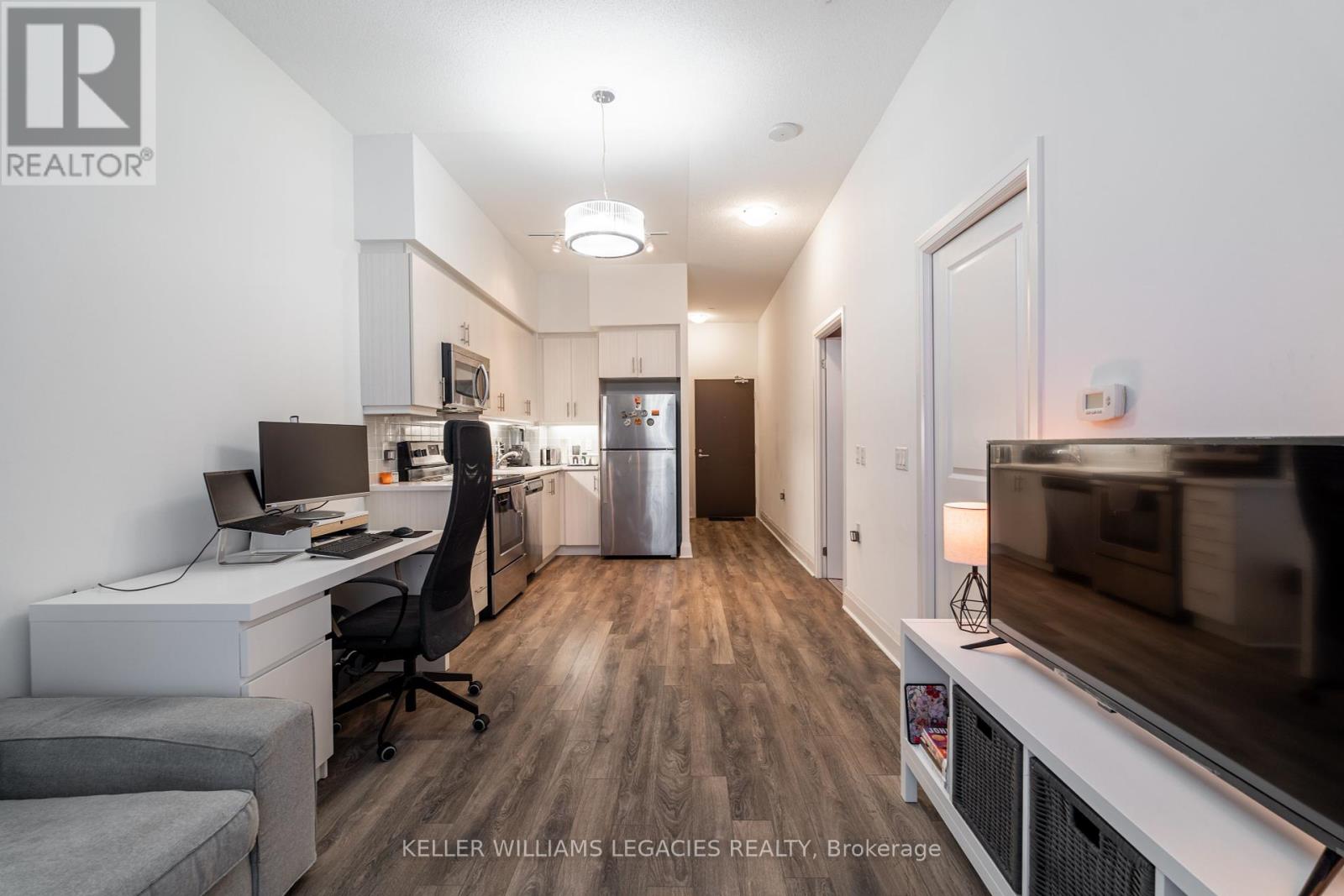 102 - 17 Zorra Street, Toronto, Ontario  M8Z 0C8 - Photo 3 - W12422686