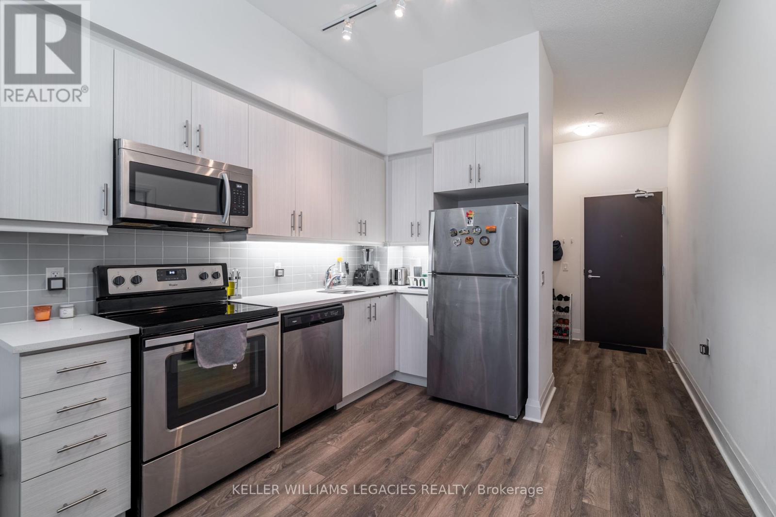 102 - 17 Zorra Street, Toronto, Ontario  M8Z 0C8 - Photo 4 - W12422686