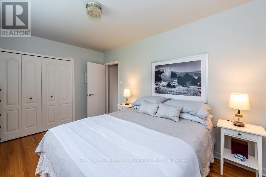 541 Sandmere Place, Oakville, Ontario  L6L 4G5 - Photo 11 - W12422687