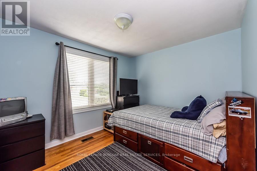 541 Sandmere Place, Oakville, Ontario  L6L 4G5 - Photo 12 - W12422687