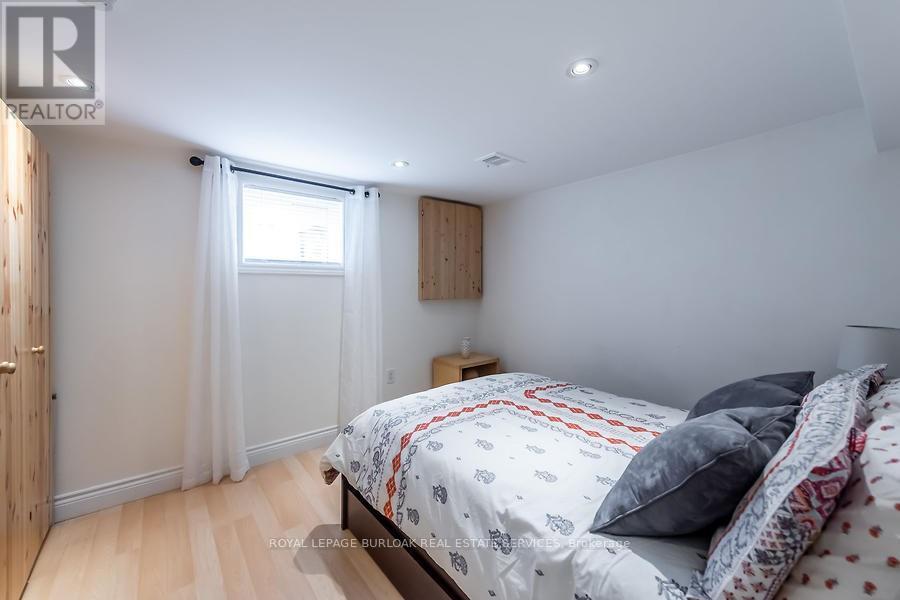 541 Sandmere Place, Oakville, Ontario  L6L 4G5 - Photo 15 - W12422687
