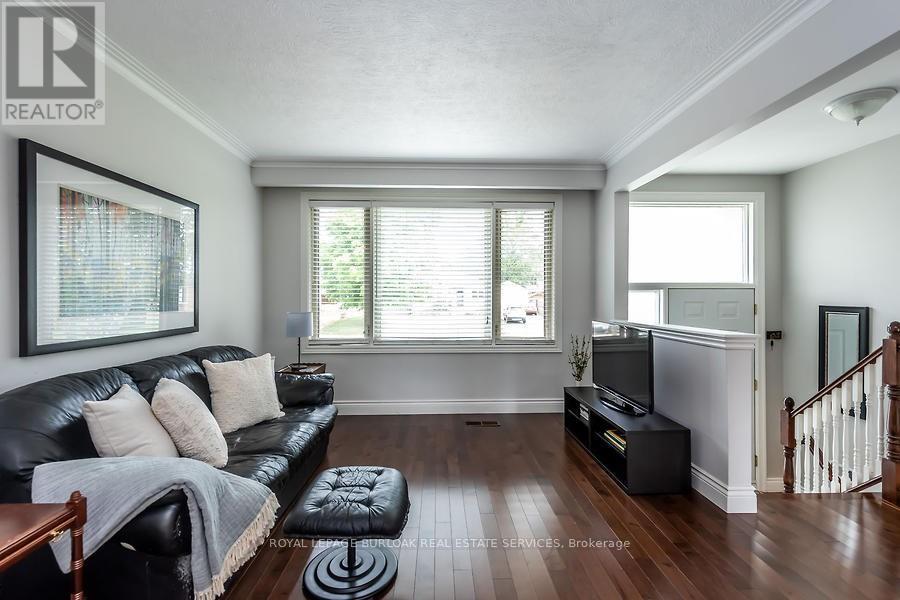 541 Sandmere Place, Oakville, Ontario  L6L 4G5 - Photo 7 - W12422687