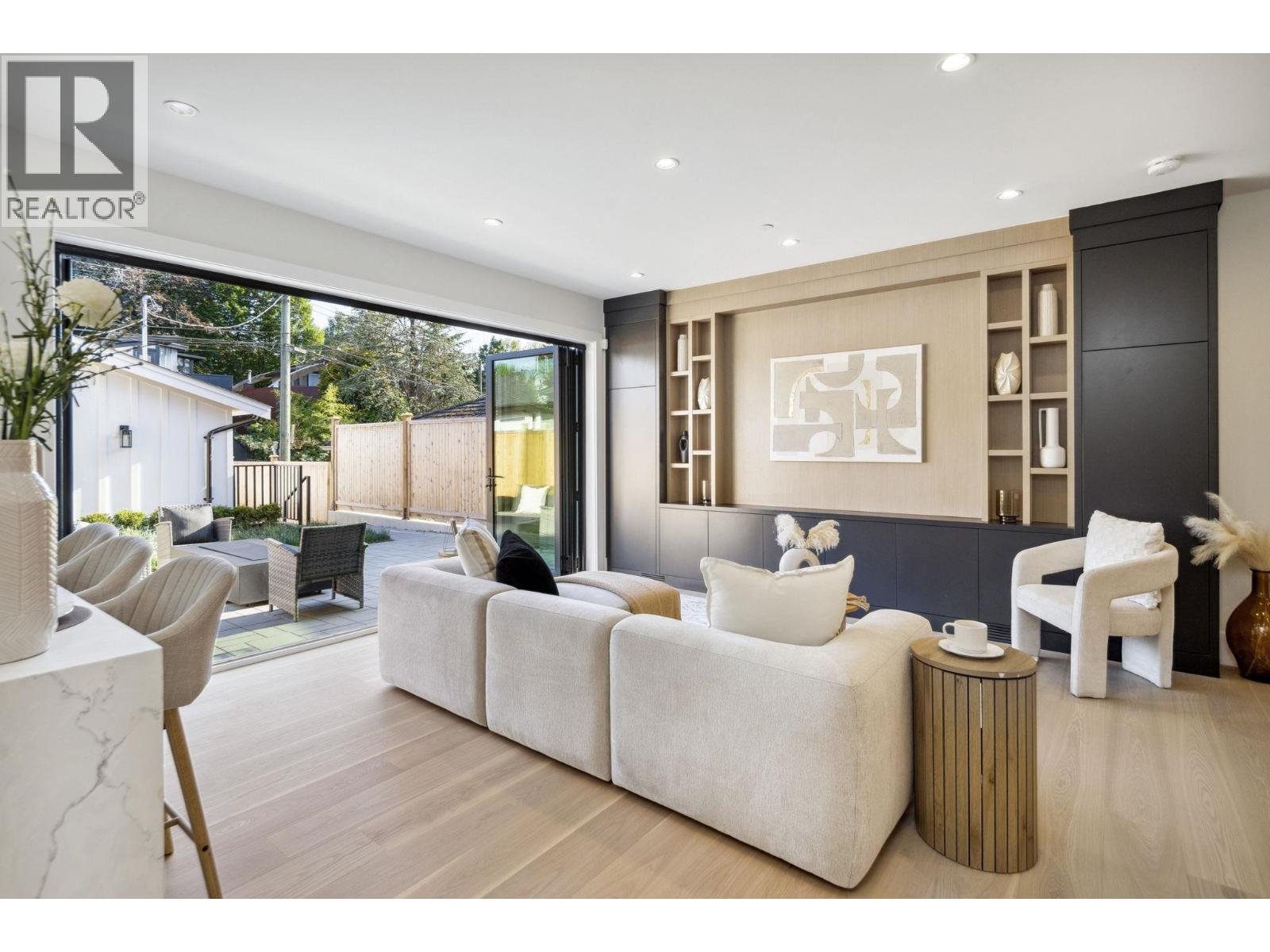 #2 2244 E 11th Avenue, Vancouver, British Columbia  V5N 1Z6 - Photo 1 - R3051581