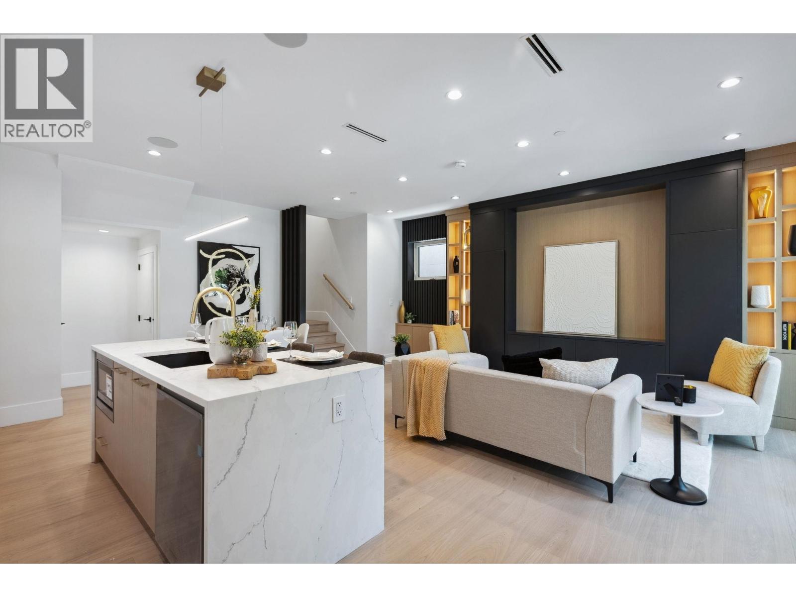 #1 2244 E 11th Avenue, Vancouver, British Columbia  V5N 1Z6 - Photo 2 - R3051584