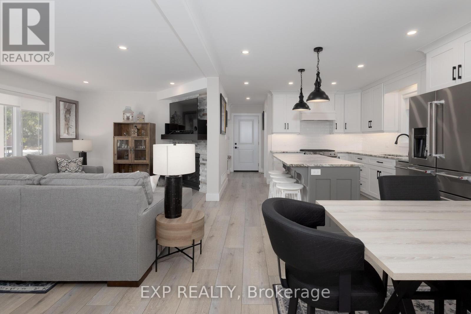 14 William Street, Tillsonburg, Ontario  N4G 1L8 - Photo 4 - X12422720