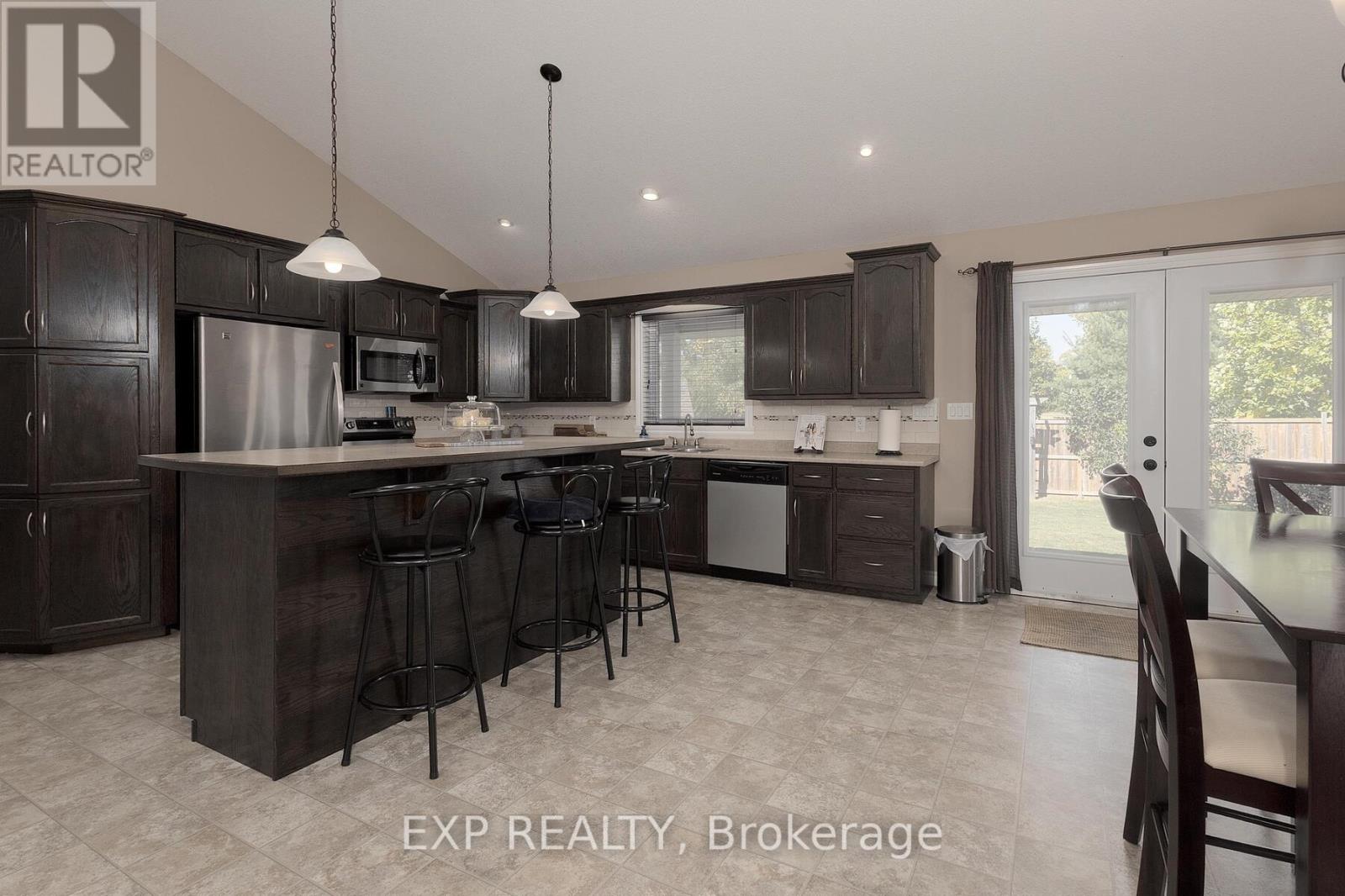 38 Fulton Street, Bayham, Ontario  N0J 1Z0 - Photo 6 - X12422737