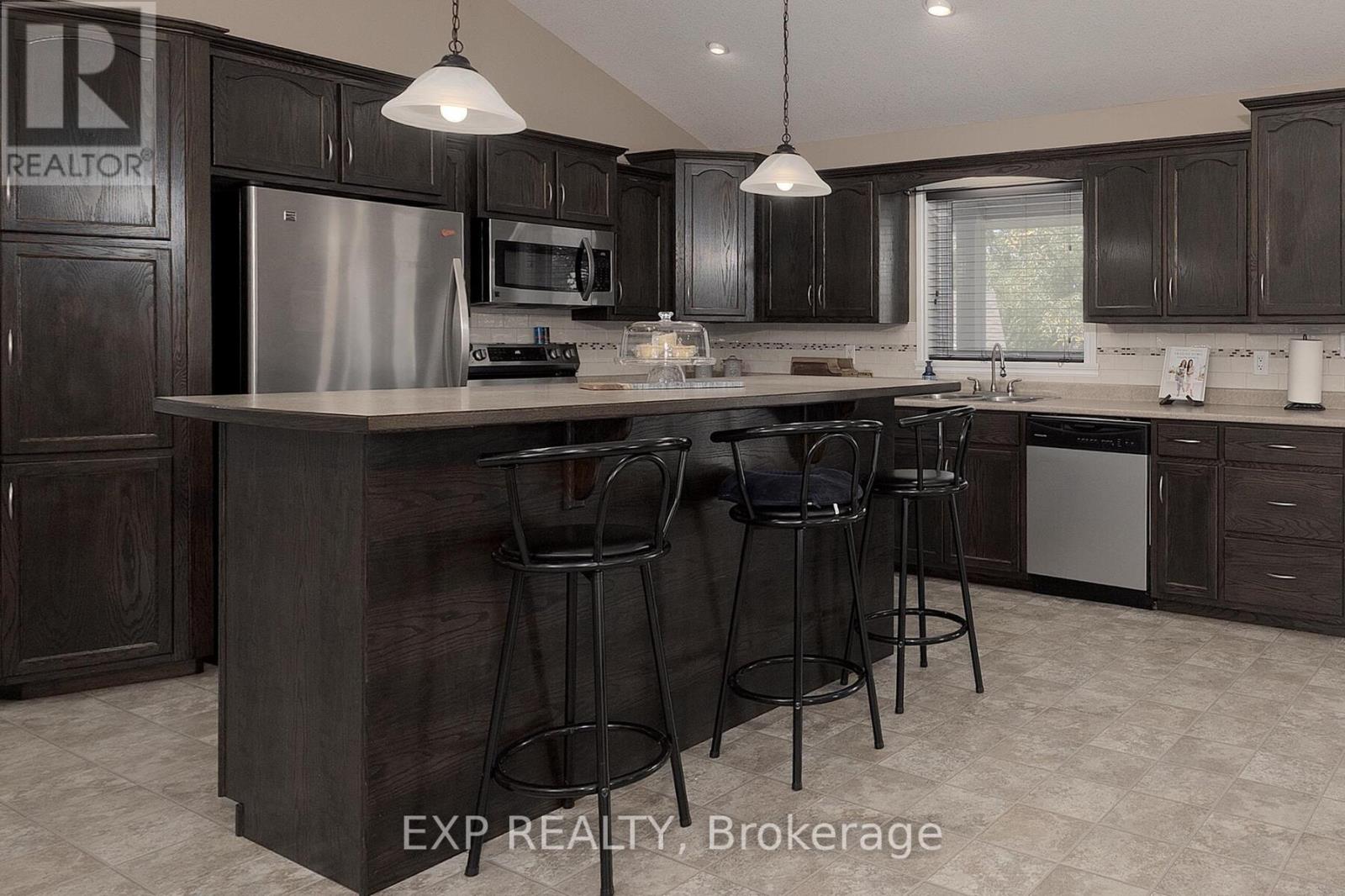 38 Fulton Street, Bayham, Ontario  N0J 1Z0 - Photo 7 - X12422737