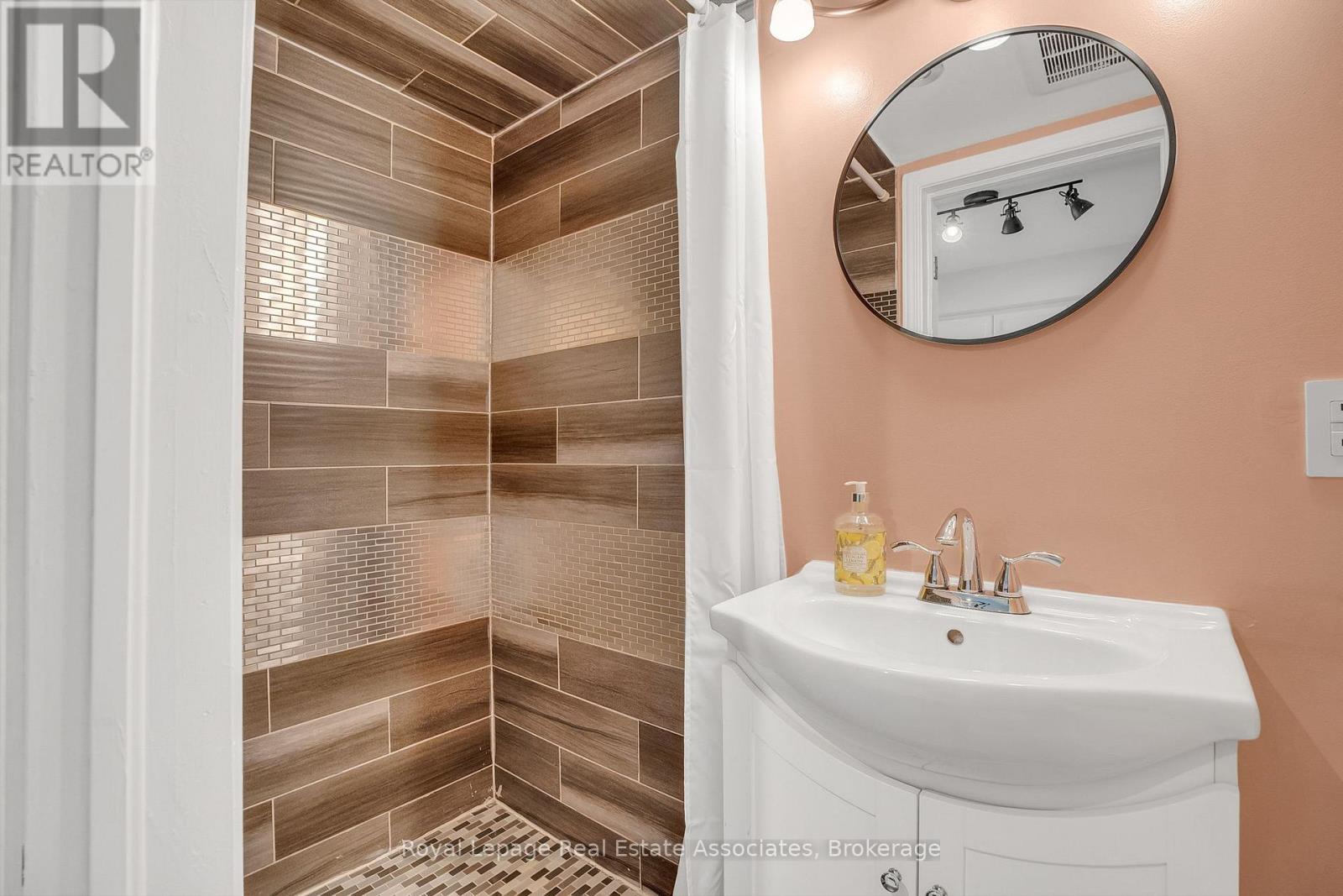 240 Sixth Street, Toronto, Ontario  M8V 3A7 - Photo 19 - W12376576