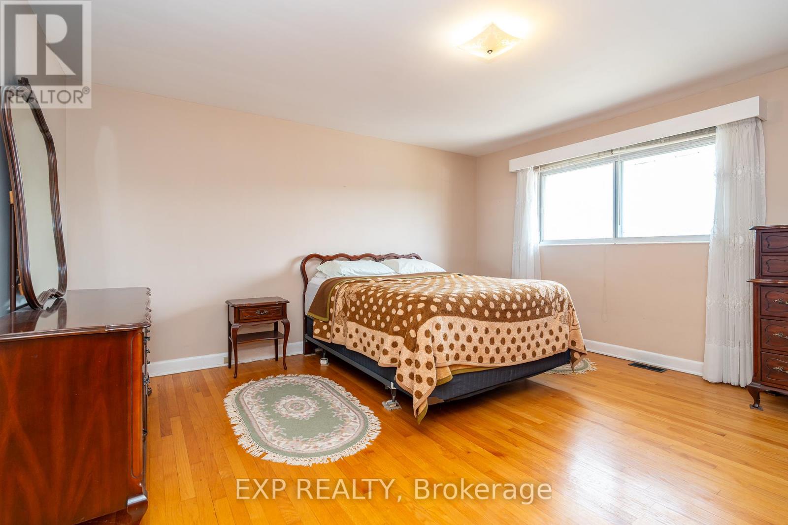 1008 Riddell Avenue S, Ottawa, Ontario  K2C 2J5 - Photo 12 - X12422733