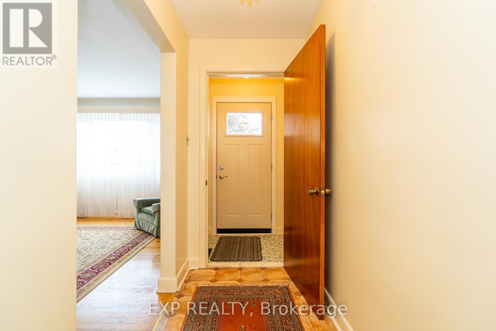 1008 Riddell Avenue S, Ottawa, Ontario  K2C 2J5 - Photo 2 - X12422733