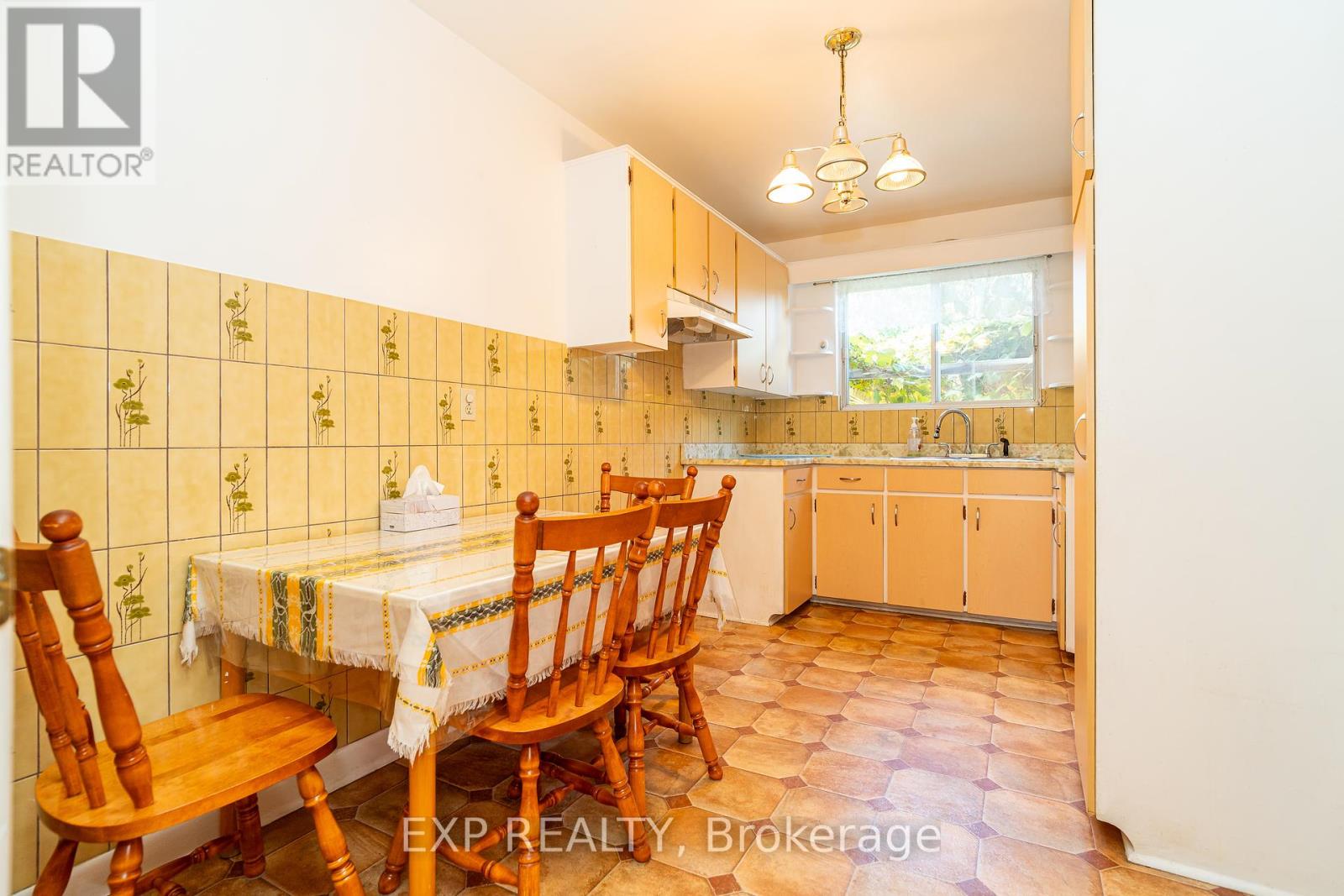 1008 Riddell Avenue S, Ottawa, Ontario  K2C 2J5 - Photo 6 - X12422733