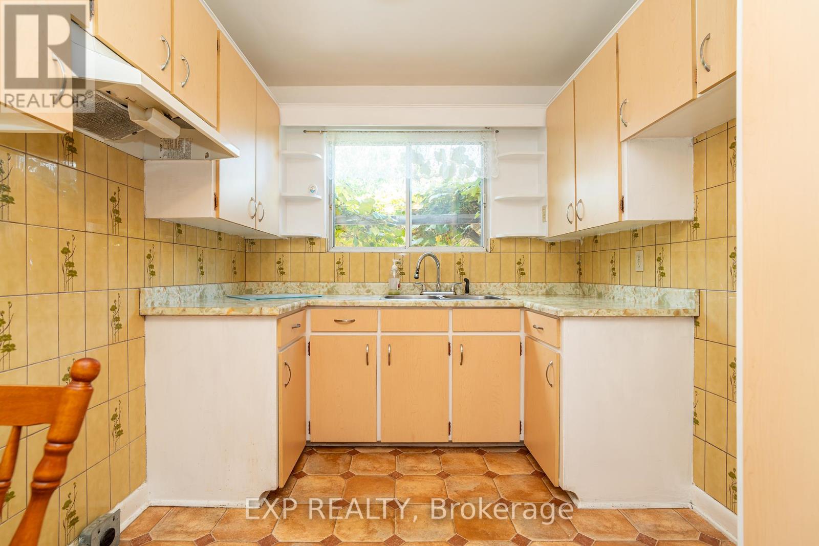 1008 Riddell Avenue S, Ottawa, Ontario  K2C 2J5 - Photo 7 - X12422733