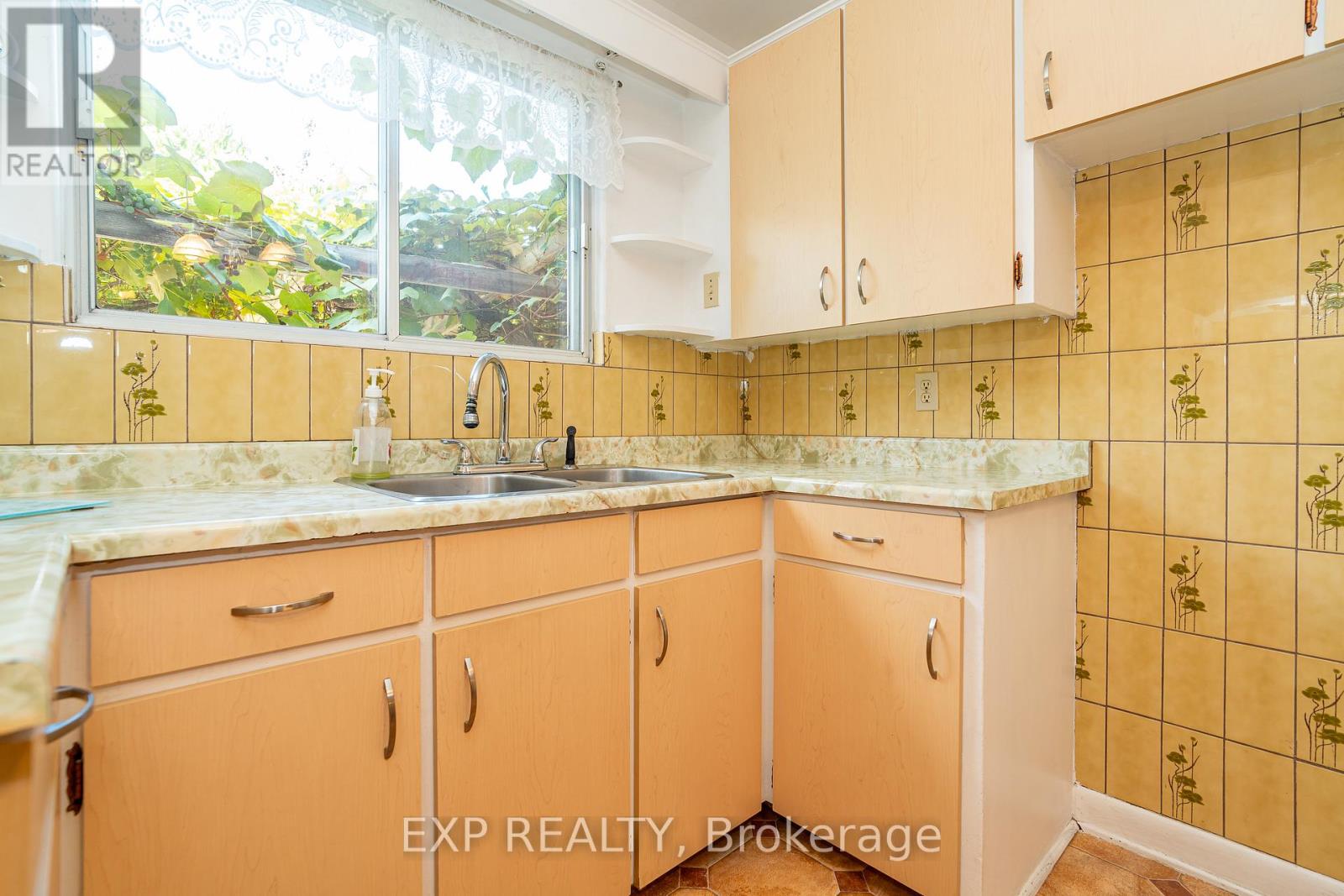 1008 Riddell Avenue S, Ottawa, Ontario  K2C 2J5 - Photo 8 - X12422733