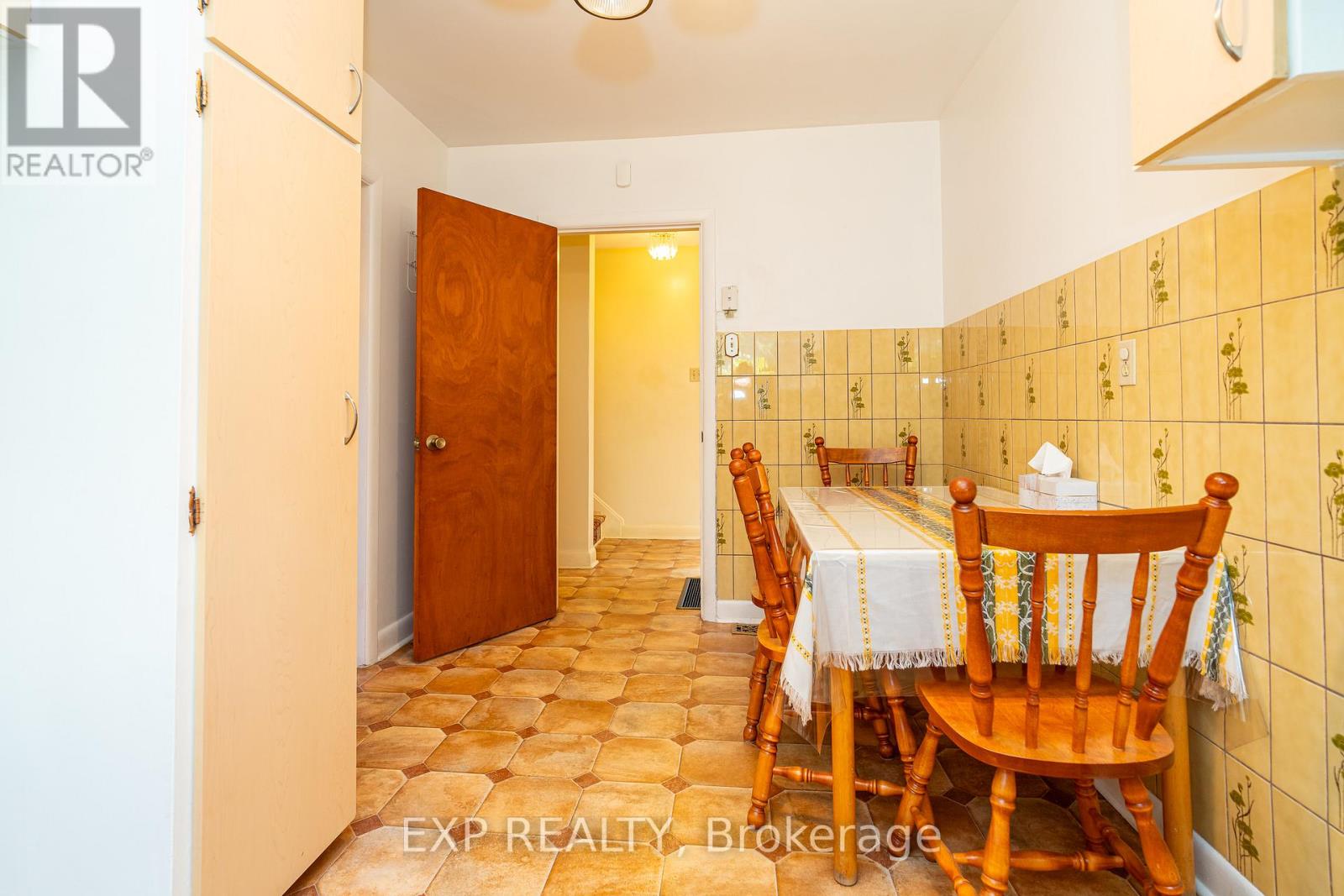 1008 Riddell Avenue S, Ottawa, Ontario  K2C 2J5 - Photo 9 - X12422733