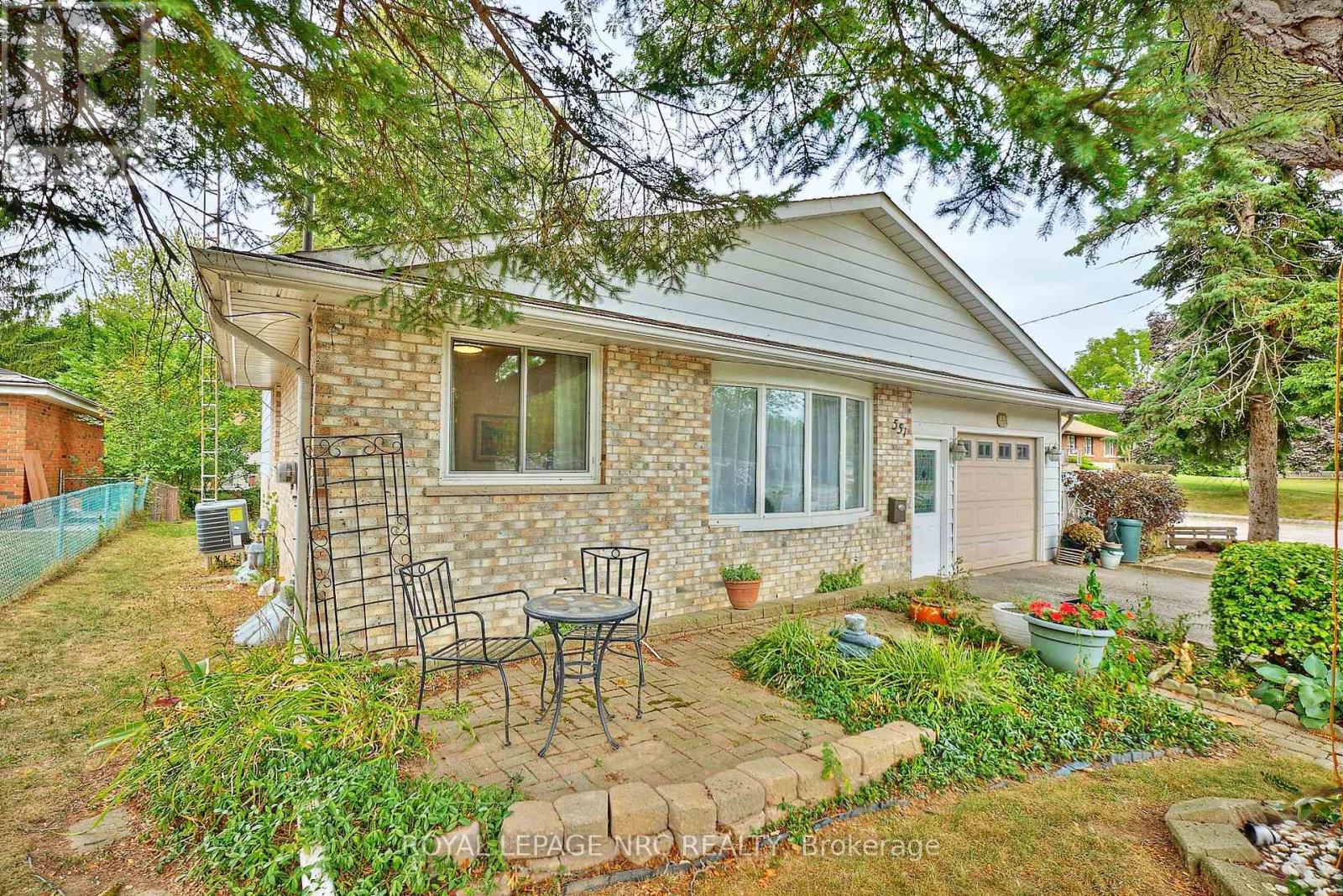 551 Geneva Street, St. Catharines, Ontario  L2N 2J1 - Photo 2 - X12422725