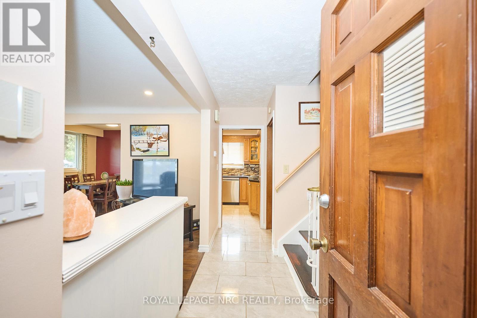 551 Geneva Street, St. Catharines, Ontario  L2N 2J1 - Photo 3 - X12422725