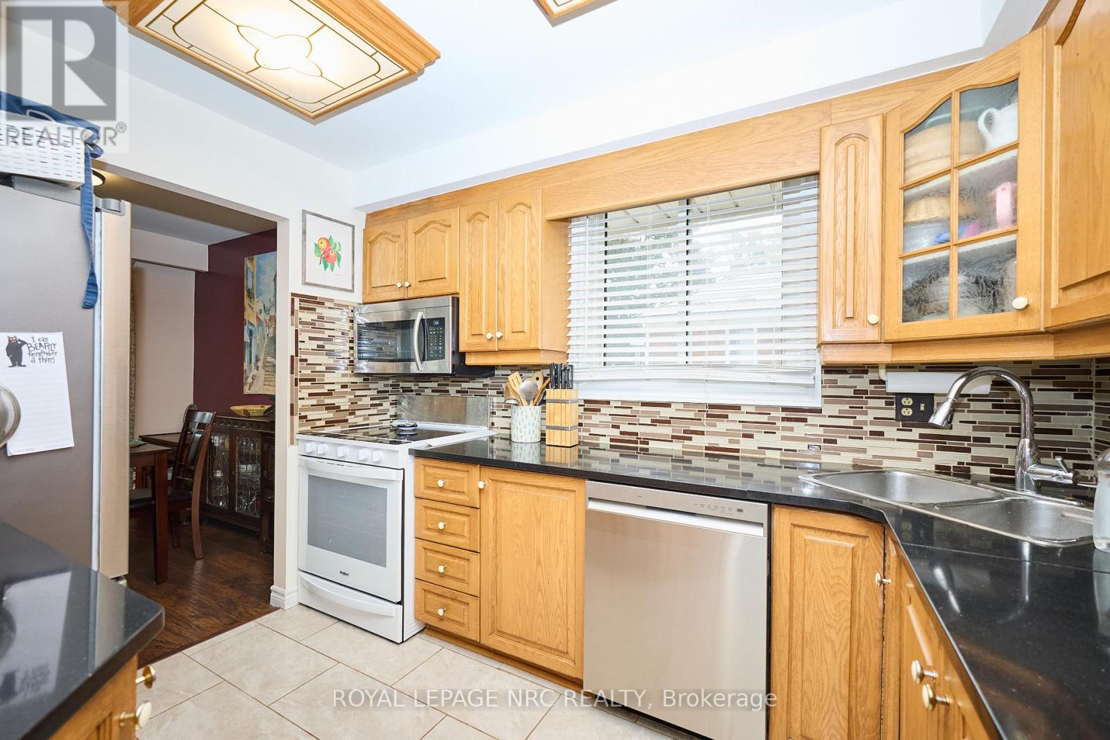 551 Geneva Street, St. Catharines, Ontario  L2N 2J1 - Photo 9 - X12422725