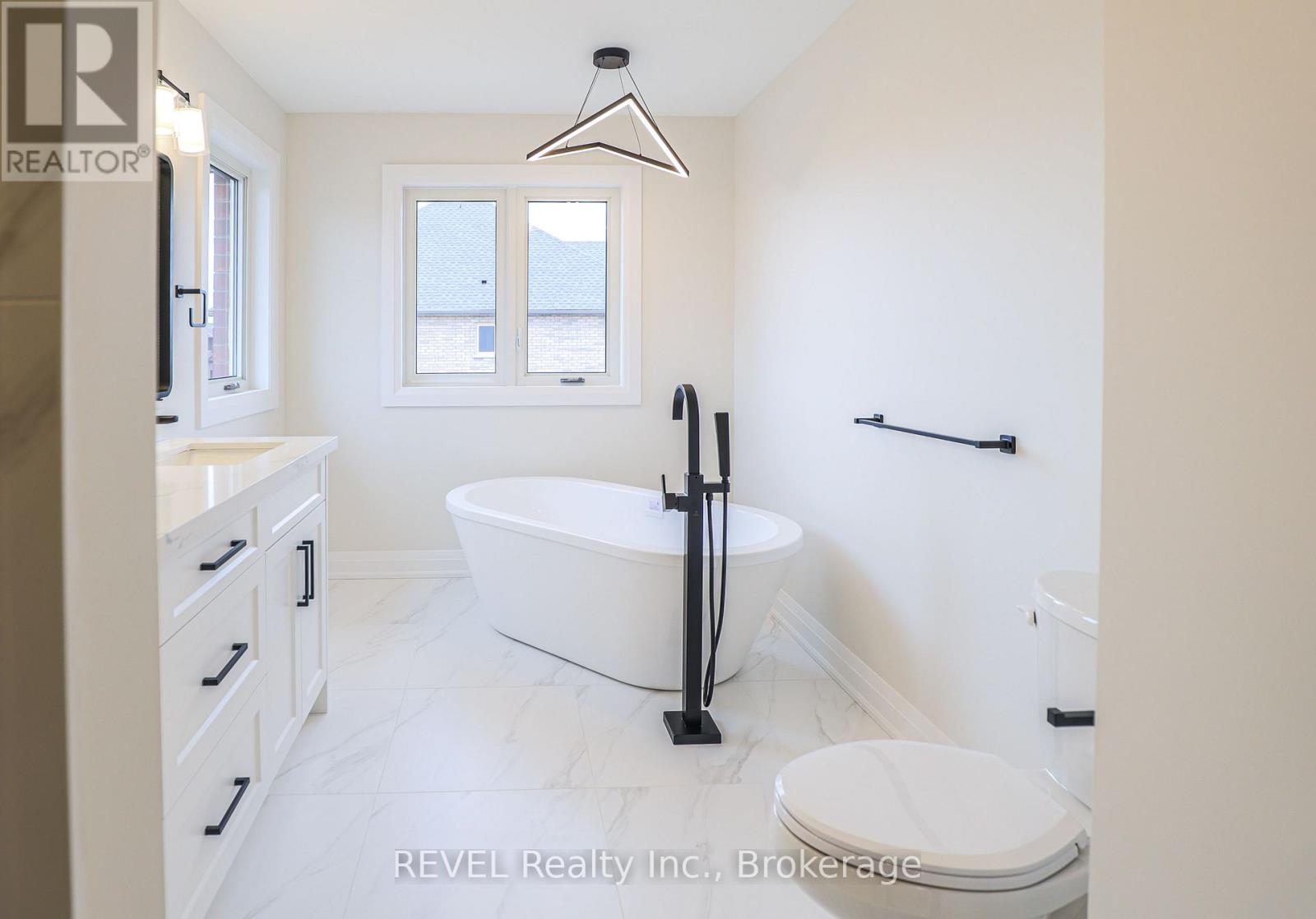 111 Acacia Road, Pelham, Ontario  L0S 1E6 - Photo 4 - X12422754