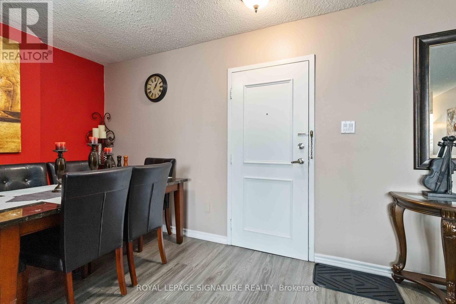 512 - 1615 Bloor Street, Mississauga (Applewood), Ontario  L4X 1S2 - Photo 3 - W12422729