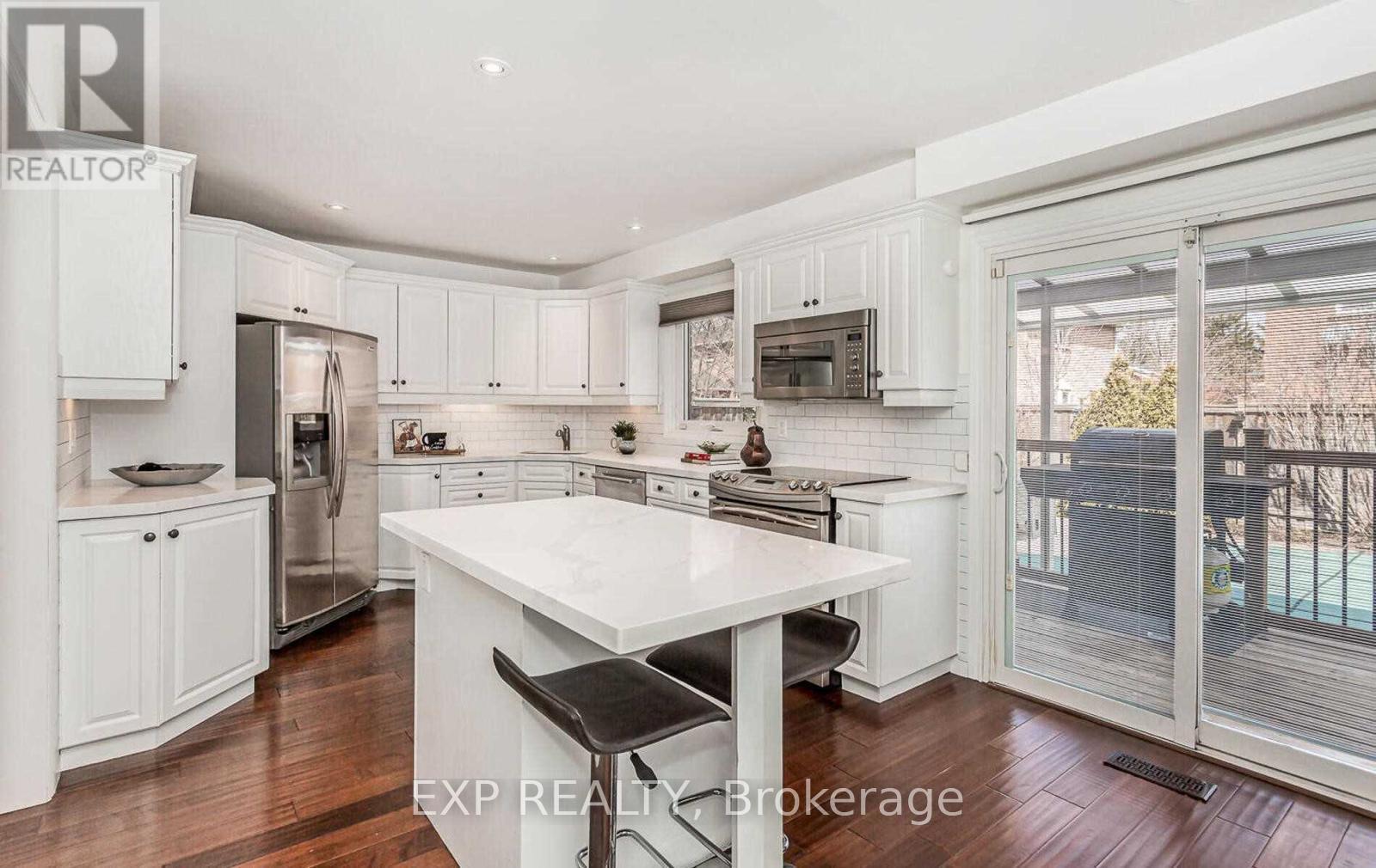 93 Waldie Road, Oakville, Ontario  L6L 6G5 - Photo 10 - W12422747