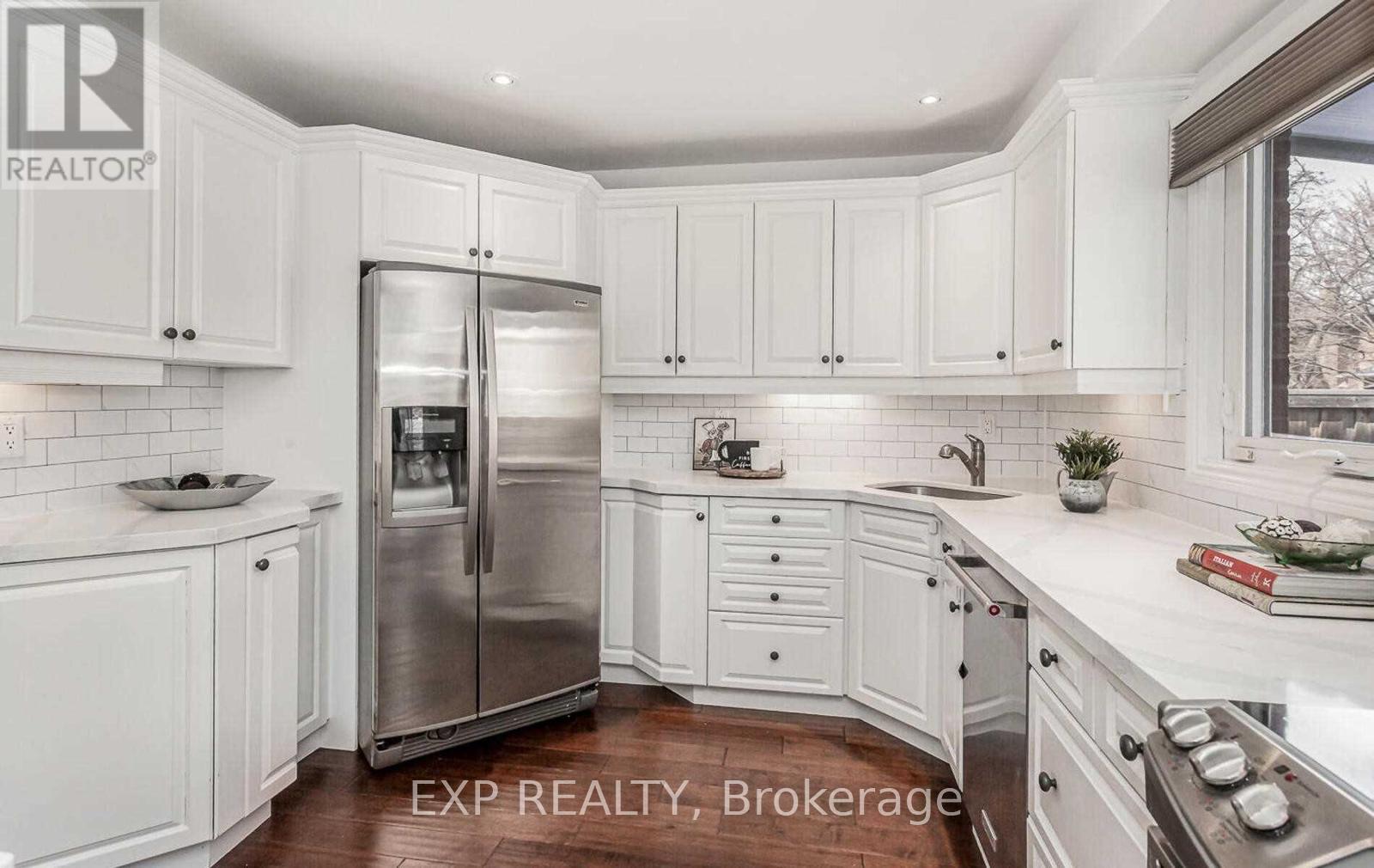 93 Waldie Road, Oakville, Ontario  L6L 6G5 - Photo 11 - W12422747