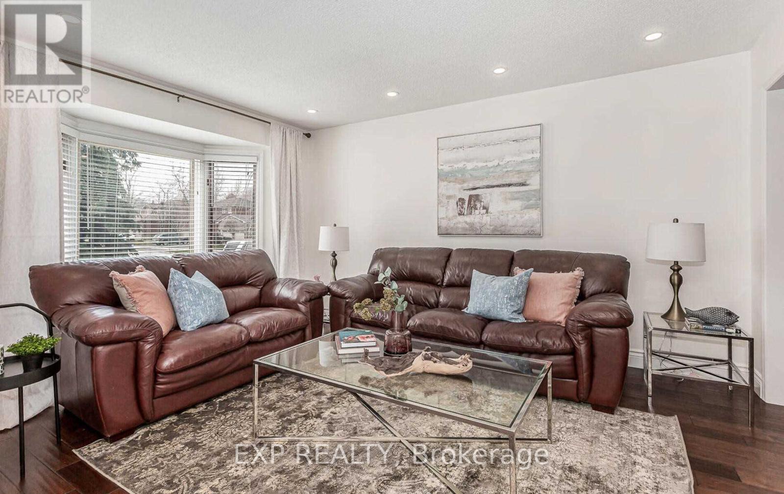93 Waldie Road, Oakville, Ontario  L6L 6G5 - Photo 3 - W12422747