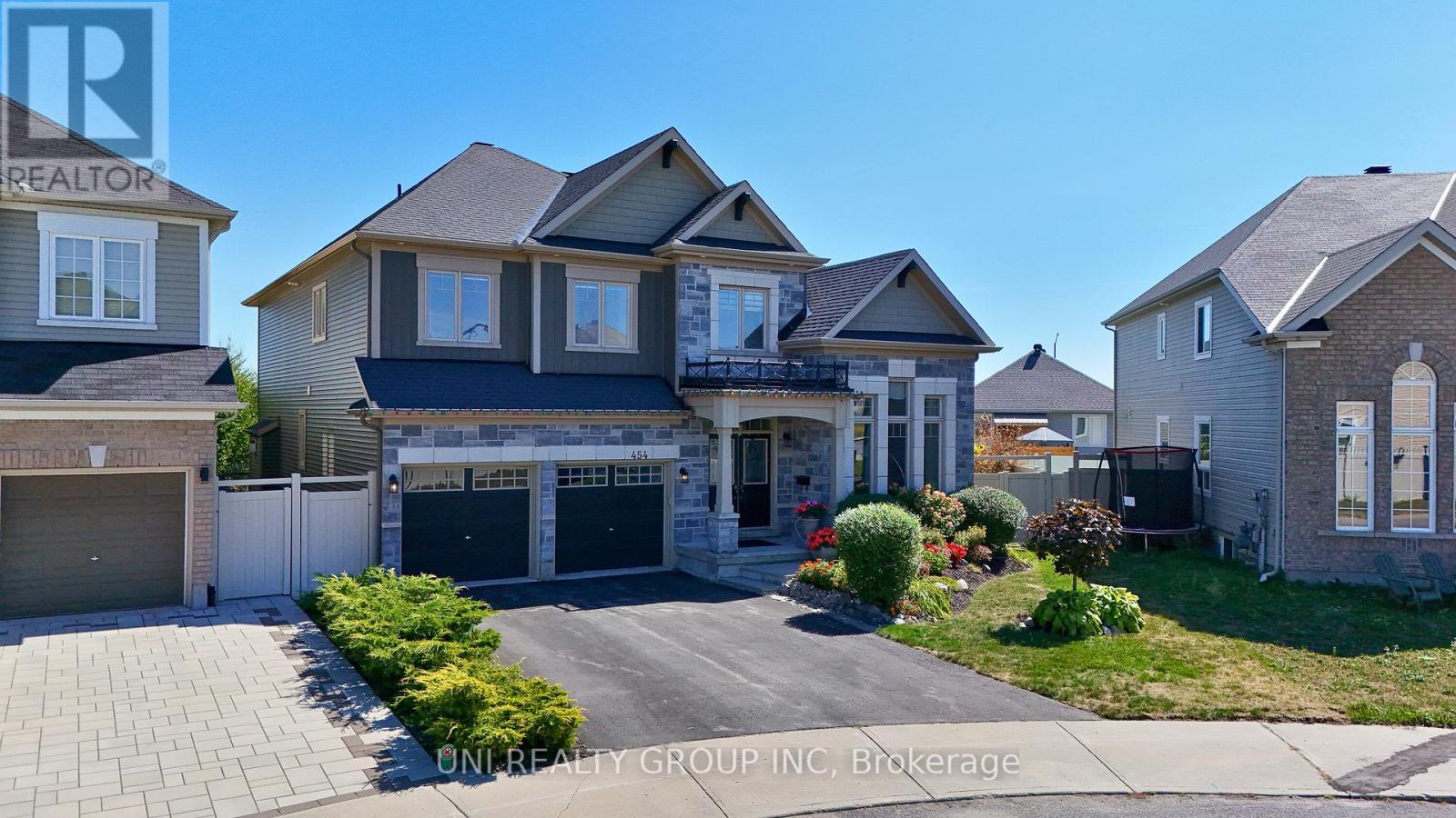 454 Cavesson Street, Ottawa, Ontario  K2V 0B8 - Photo 2 - X12422757