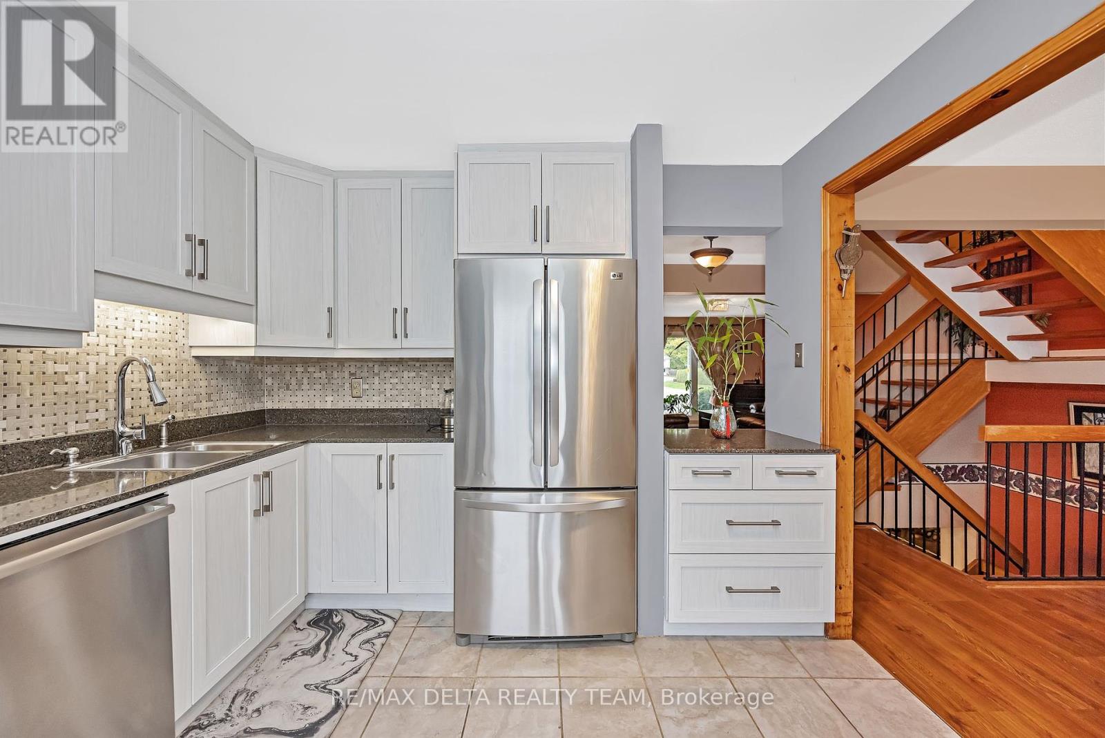 427 Mockingbird Drive, Ottawa, Ontario  K1E 2A8 - Photo 16 - X12422759