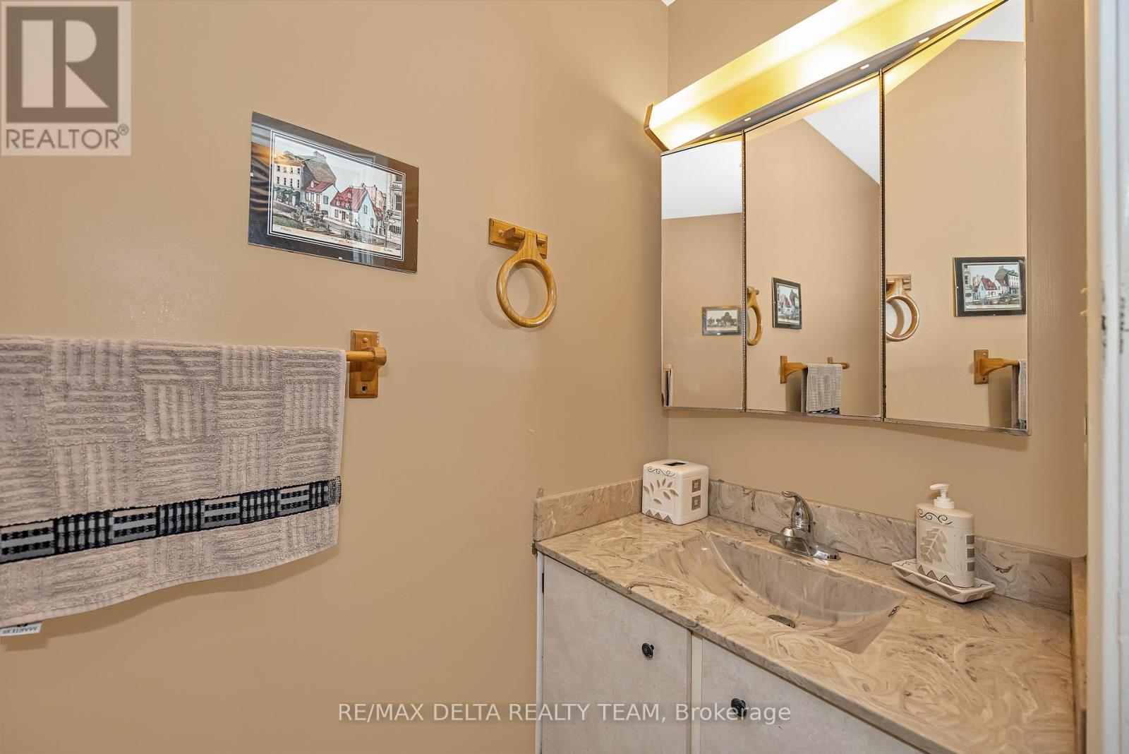 427 Mockingbird Drive, Ottawa, Ontario  K1E 2A8 - Photo 17 - X12422759
