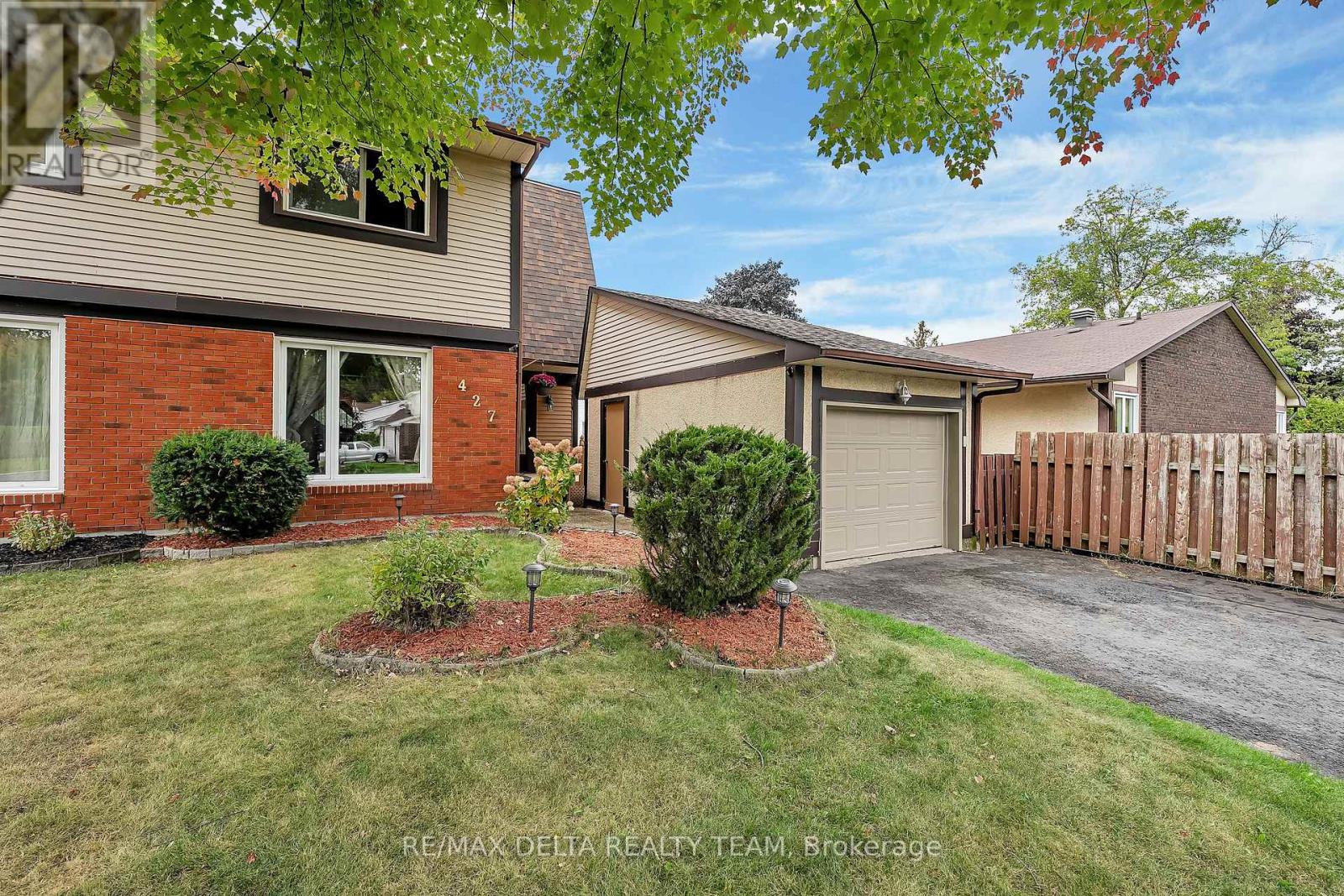 427 Mockingbird Drive, Ottawa, Ontario  K1E 2A8 - Photo 2 - X12422759