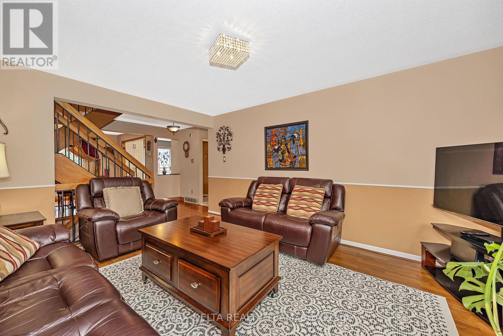427 Mockingbird Drive, Ottawa, Ontario  K1E 2A8 - Photo 8 - X12422759