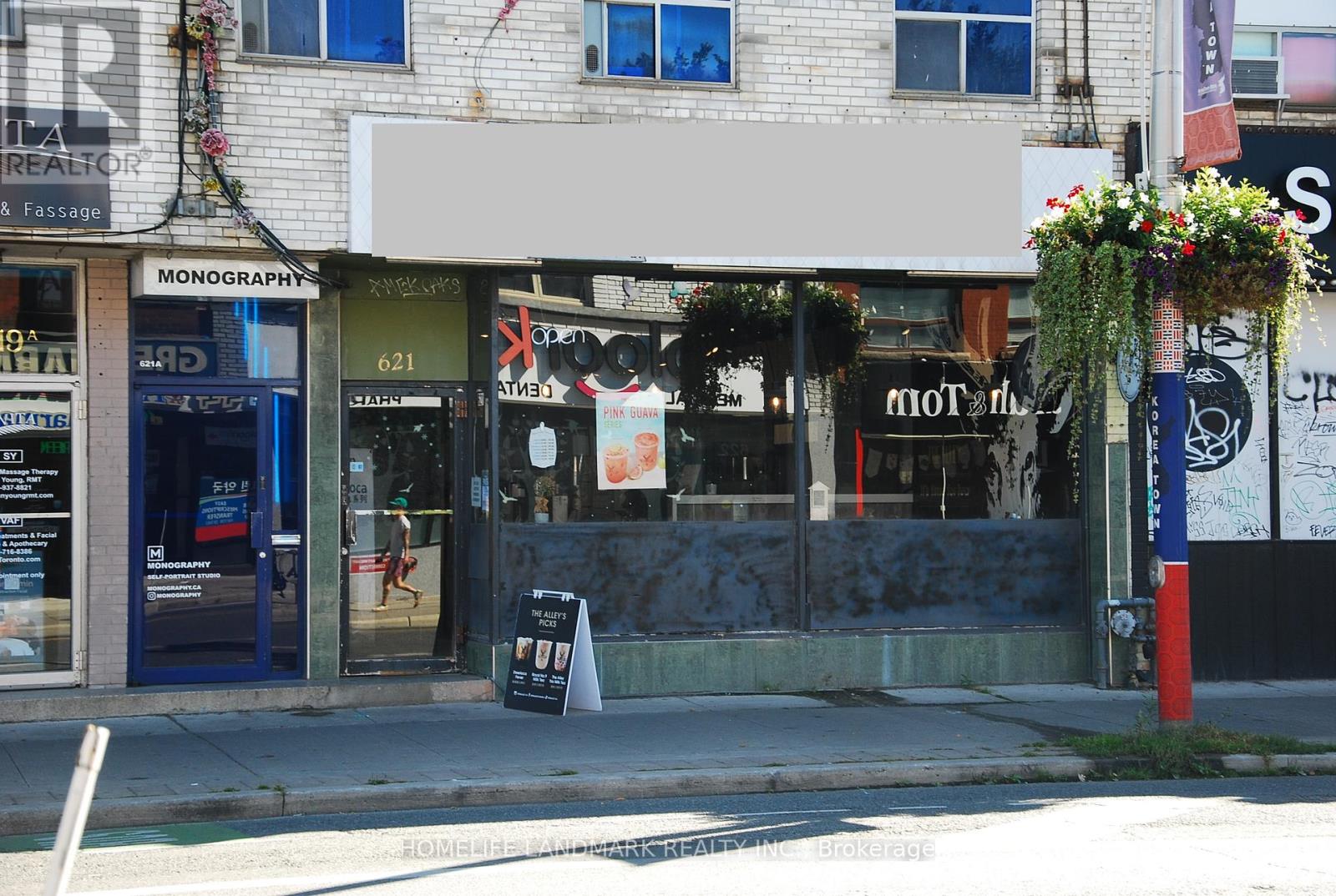621 BLOOR STREET W, Toronto, Ontario