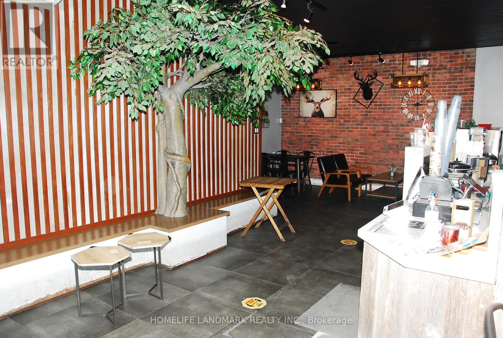 621 Bloor Street W, Toronto, Ontario  M6G 1K8 - Photo 2 - C12422765