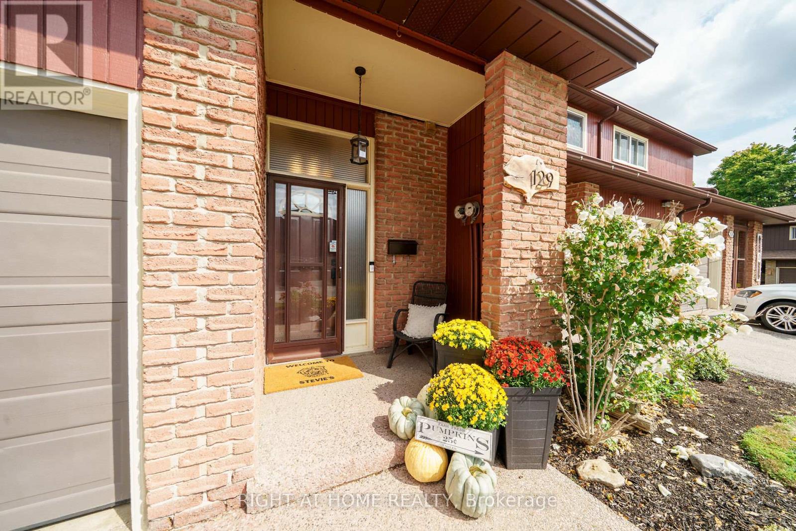 129 - 2301 Cavendish Drive, Burlington, Ontario  L7P 3M3 - Photo 2 - W12422768