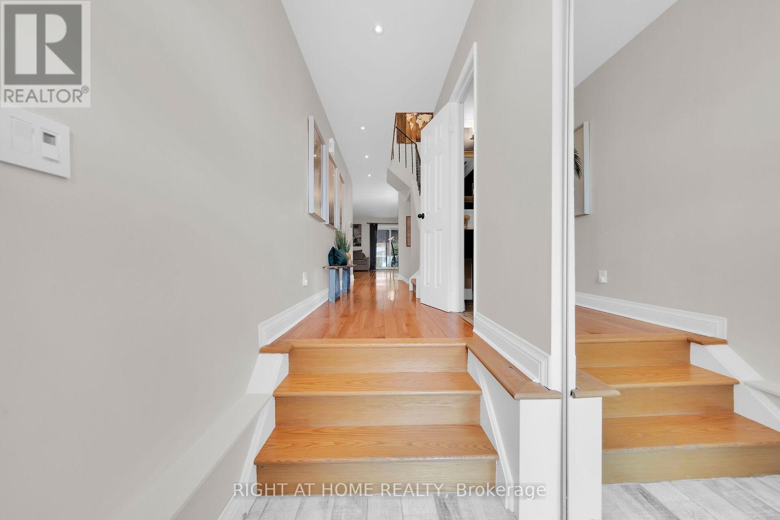 129 - 2301 Cavendish Drive, Burlington, Ontario  L7P 3M3 - Photo 4 - W12422768