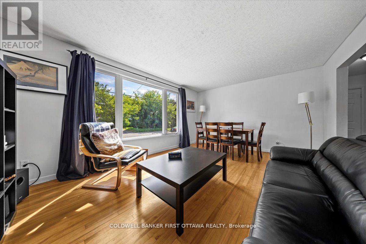 902 Watson Street, Ottawa, Ontario  K2B 6B9 - Photo 3 - X12422769