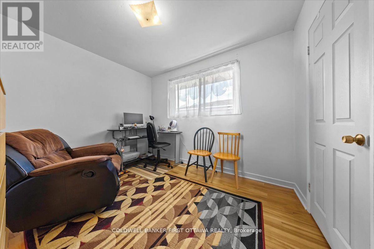 902 Watson Street, Ottawa, Ontario  K2B 6B9 - Photo 4 - X12422769